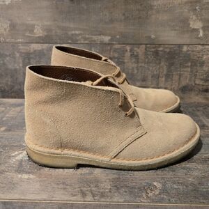 Clarks Desert Boots Shoes Tan Suede Chukka Crepe Sole Women ● 8.5 M / UK 6